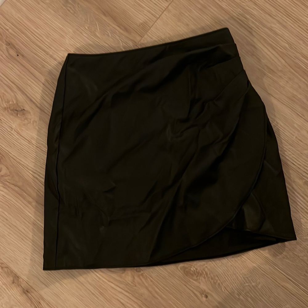 Black Faux Leather Abercrombie skirt lightly worn xs